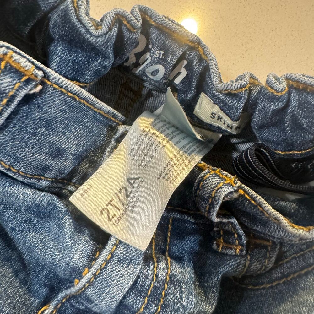 OshKosh Toddler girl 2T Skinny Jeans - Picture 3 of 4